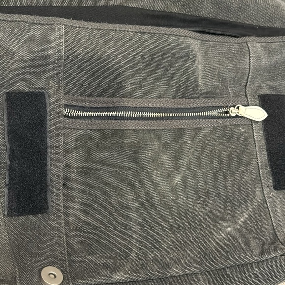 Add your own pictures to this super cool vintage messenger bag. - Picture 6 of 13